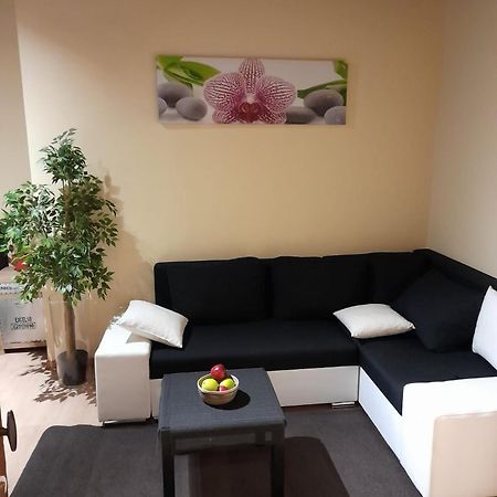 Апартаменты Cute,Cosy,Comfortable Studio In The Heart Of Antwerpen Экстерьер фото